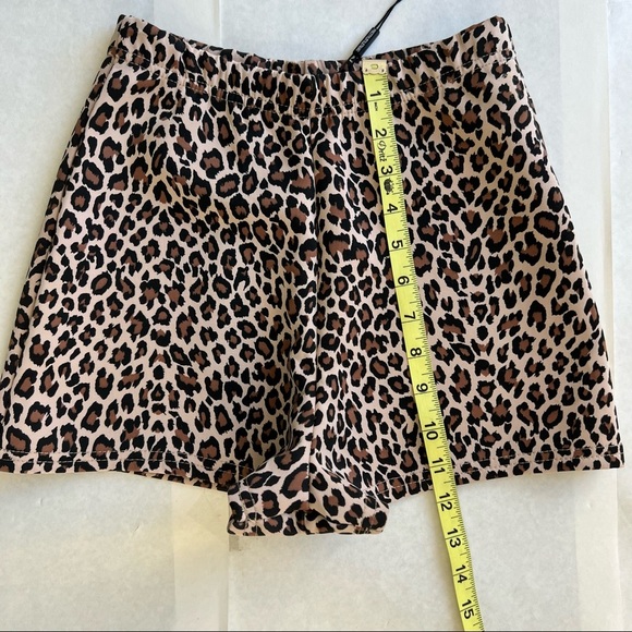 PrettyLittleThing Cheetah Print Shorts Size 4 - Picture 4 of 5